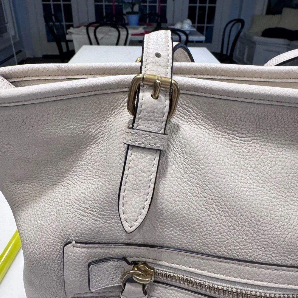 COACH Pebble Leather Taylor Medium Tote C Dangle Charm Chalk EUC